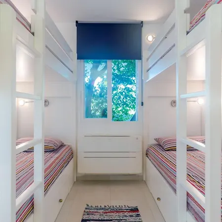 Front Line 2bed Apartment *